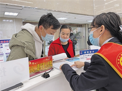 <p>　　银川市民大厅为企业和百姓提供便捷贴心服务。</p><p>　　本报记者　徐佳敏　摄</p>