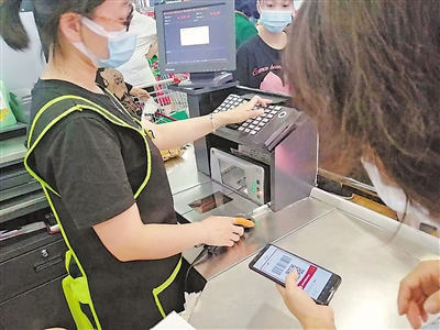 <p>　　商超消费券使用便捷。</p>
