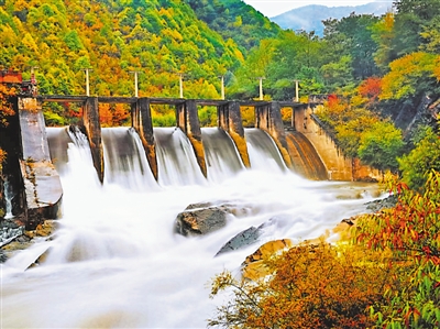 <p>　　龙潭清流。</p>