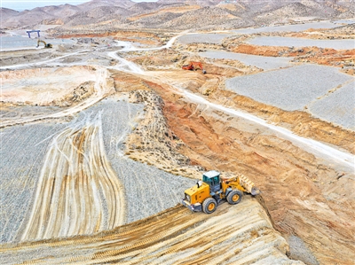 <p>　　香山、兴仁灌区供水工程大力推进中。</p>