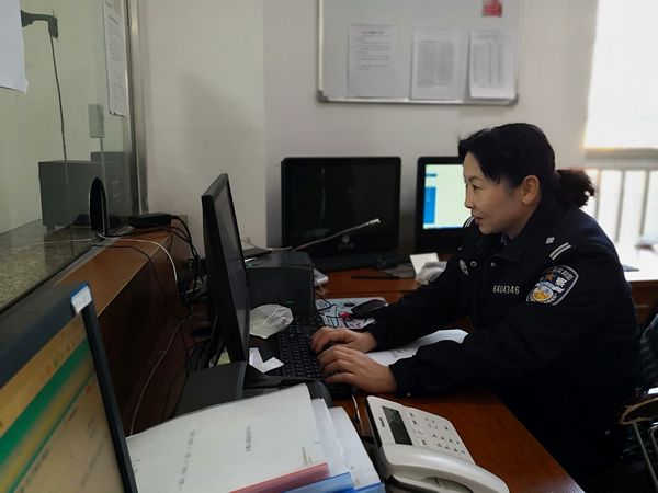 会见中心马丽娟二级警长.jpg