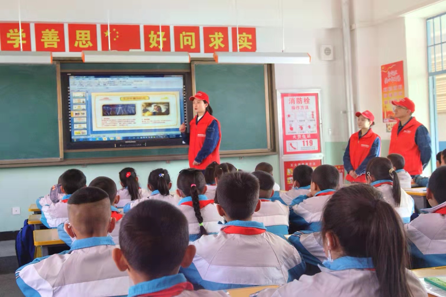 图1：闽宁镇原隆小学安全用电主题班会.jpg