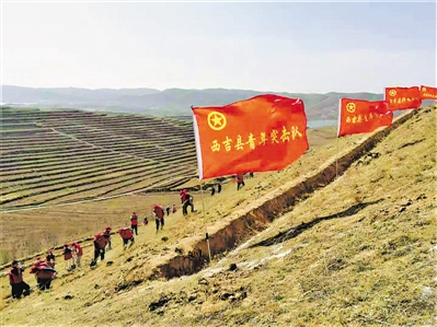 <p>　　造林大会战。</p>