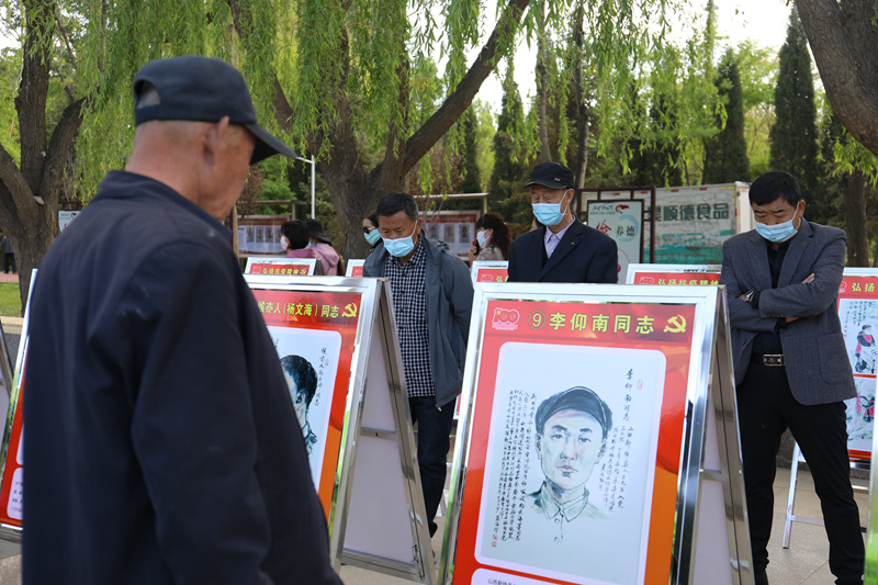 党史人物2（石佳瑞摄）.JPG