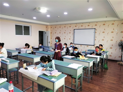 考试现场。本报记者   陈勇  摄