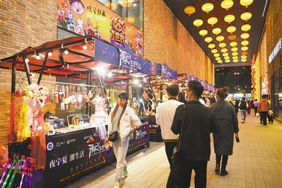 <p>　　　　银川建发大阅城夜景。</p>
