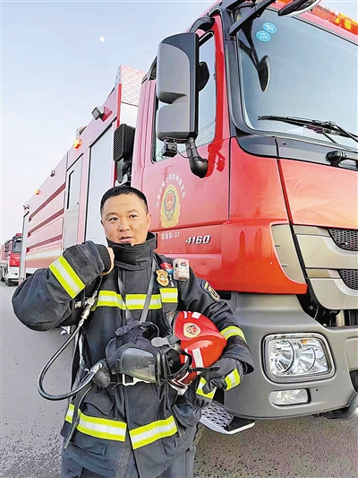 <p>　　消防员王玉珏。</p><p>　　本报记者　秦磊　摄</p>