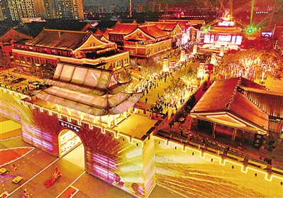     改造提升后的银川文化城凤凰幻城，是一个以“凤凰”为核心IP、以银川文化为依托的沉浸式文旅休闲消费综合体。
