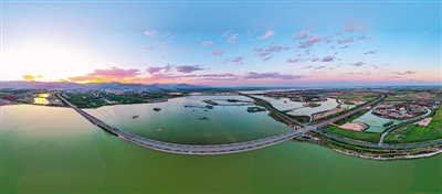<p>　　星海湖畔</p>