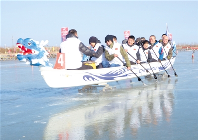 <p>　　银川市冰上龙舟赛。</p>