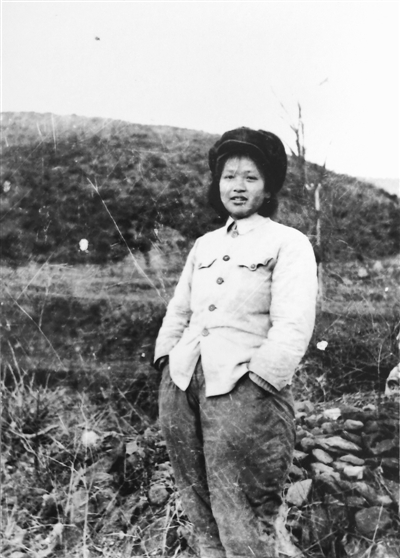 <p>　　咸玉娥在朝鲜战场留影。</p><p>　　（图片由受访者提供）</p>