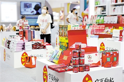 <p>　　第十七届深圳文博会宁夏展厅内展示的各类枸杞产品。</p><p>　　本报记者　党硕　摄</p>