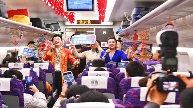 乘坐高铁过小年 冬游宁夏好风光