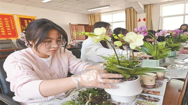 同心聚巾帼 芳华展新姿