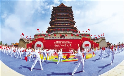     庆祝建党100周年“永远跟党走 幸福生活舞起来”全区广场舞大赛一角。
